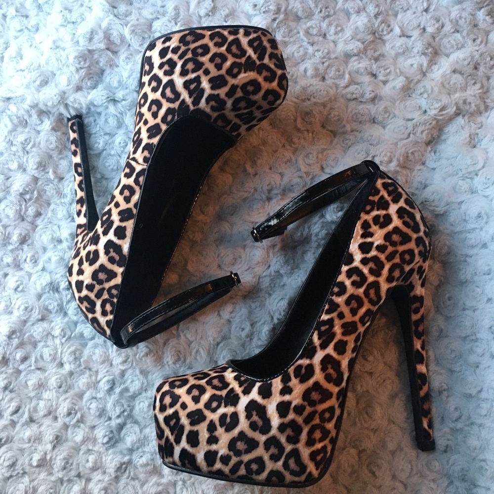 NWOT Qupid Leopard Print High Heels - Picture 3 of 8
